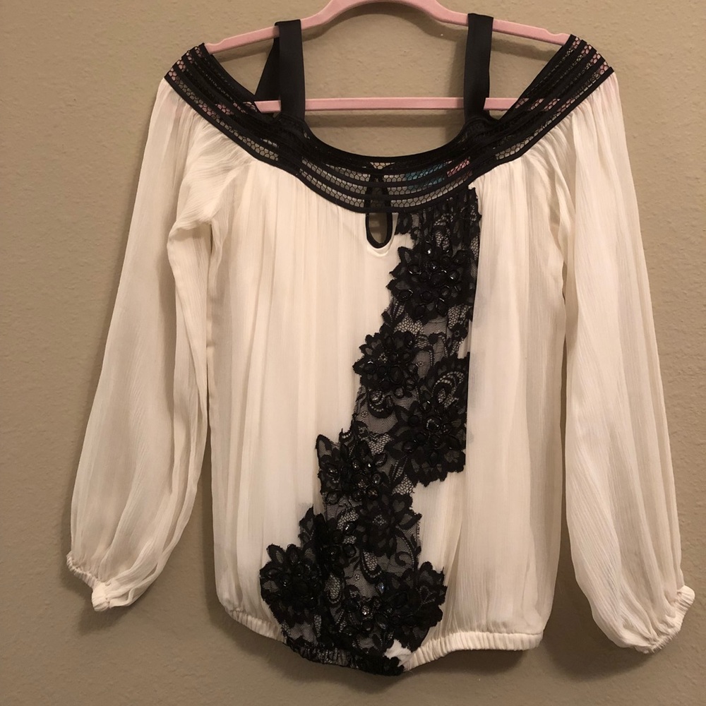 Blouse - Picture 2 of 3
